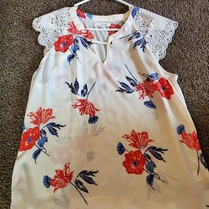Maurices brand white floral SS Top size Large!